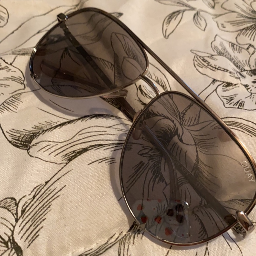 QUAY x Desi Perkins Sunnies